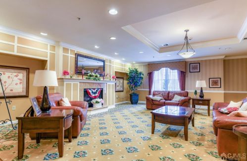 307 Regency Pl, Woodbridge NJ  07095-1032 exterior