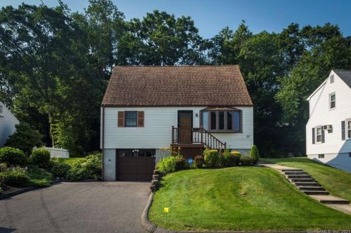 37 Rockledge Dr, Waterbury, CT 06706-2346