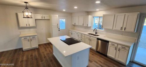7633 38th St, Tucson, AZ 85730-1126