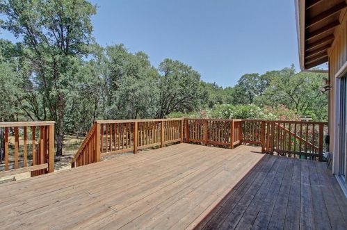 18032 Hummingbird Dr, Lake Wildwood CA  95946-9697 exterior