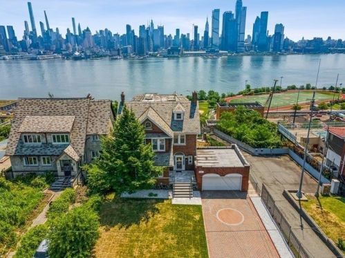 45 Kingswood Rd, Union City, NJ 07086-6908