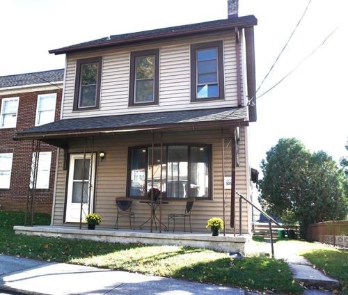 521 Race St, Catasauqua, PA 18032-1114
