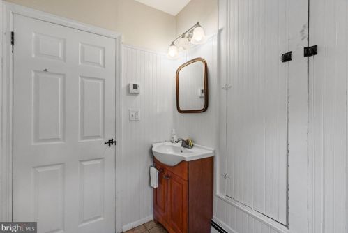 1711 Canal Ln, Upper Black Eddy PA  18972-9755 exterior