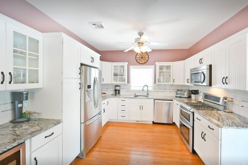 48 Lake St, North Lindenhurst NY  11757-5815 exterior