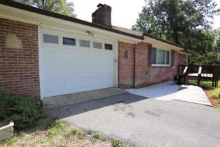 15 Court Ln, Fishkill, NY 12524-2432