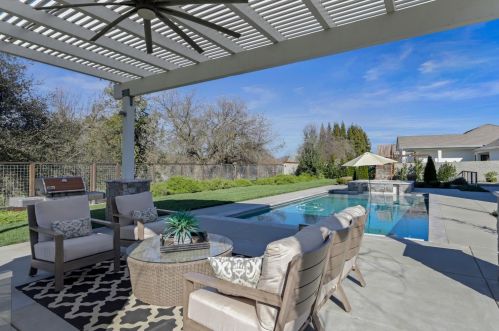 10817 Goldsborough Cir, Valley Home CA 95361-7649 exterior