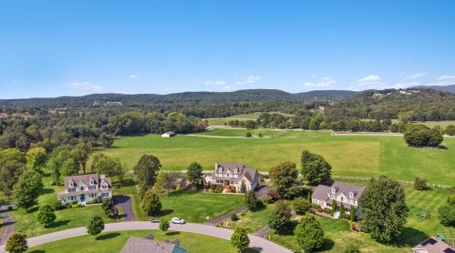 39 Robin Ct, Poughquag NY  12570-4508 exterior