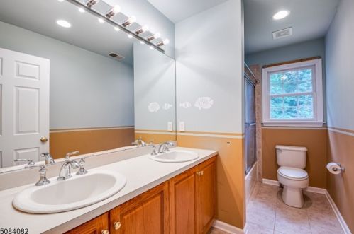27 Kern Dr, Roxbury Township NJ  07836-9726 exterior