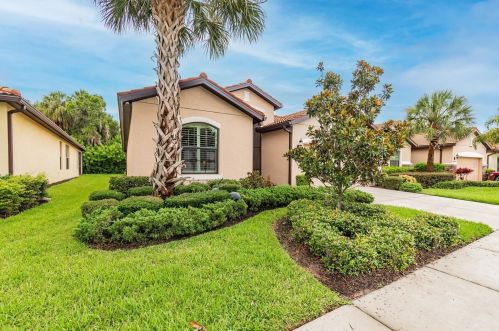 335 Laurel Falls Dr, Ruskin, FL 33572-3134
