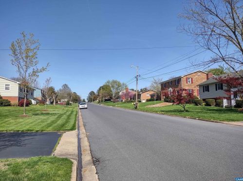 1054 Chestnut Dr, Harrisonburg VA  22801-1608 exterior