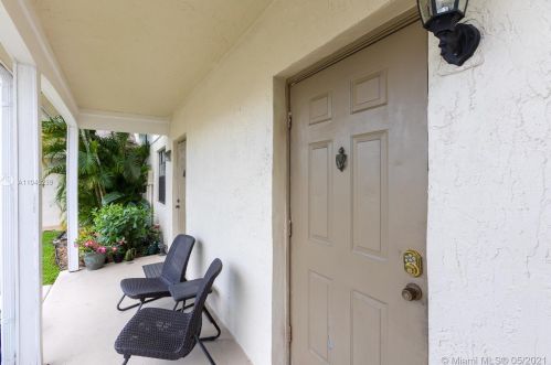 10732 11th St, Hollywood, FL 33026-5923