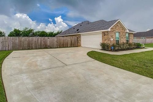 10710 Harry Dr, Needville, TX 77461-2013