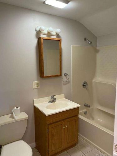 296 Chestnut Hill Ave, Waterbury CT  06704-1613 exterior