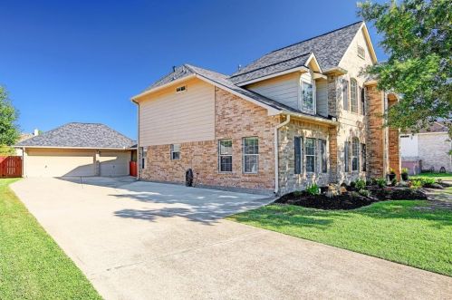 3411 Bay Breeze Dr, Taylor Lake Village, TX 77586-1672