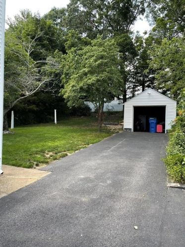 8 Ballou Ave, Lincoln, RI 02865-2806