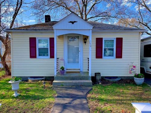 40 Northup St, Warwick, RI 02889-9219