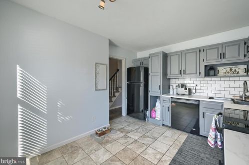 3 Fairfax Vlg, Harrisburg PA  17112-9557 exterior