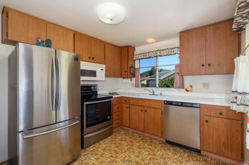 6695 Oakmont Dr, Santa Rosa, CA 95409-5920