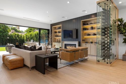 4955 Haskell Ave, Van Nuys CA  91436-1674 exterior