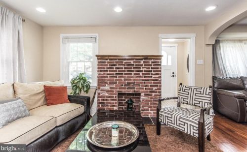 4350 Aubrey Ave, Philadelphia, PA 19114-3721