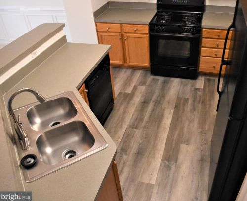 6807 Sabbarton Pl, Gainesville VA  20155-6226 exterior