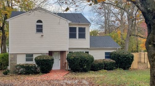 139 Schofield Rd, West Milford Lakes, NJ 07480-4538