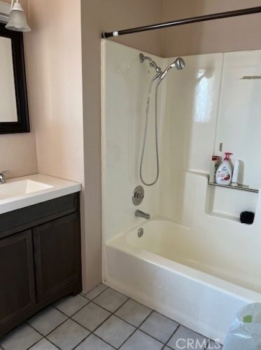 5512 Dolfield Ave, Bakersfield, CA 93304-7053