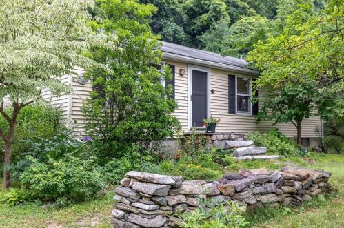 15 Echo St, Salisbury, CT 06068-1831