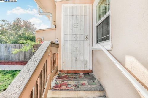 2708 Humboldt Ave, Oakland CA  94602-3635 exterior