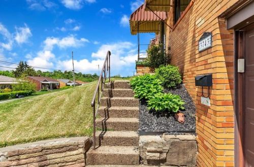 3743 Willett Rd, Pittsburgh, PA 15227-4537