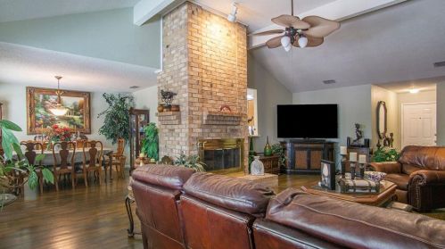 3848 Rolling Mdw Dr, Bedford TX  76021-2640 exterior