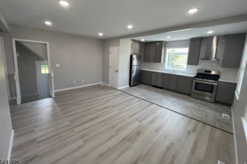 79 Benjamin St, Cranford NJ  07016-2621 exterior