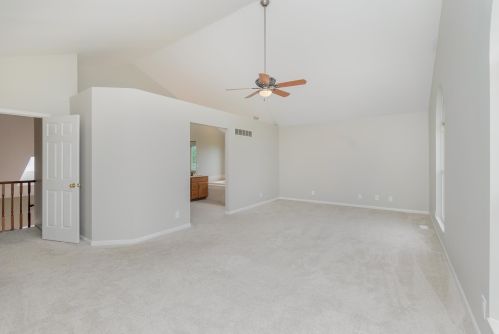 8424 Woodcreek Dr, Florence KY  41042-8261 exterior