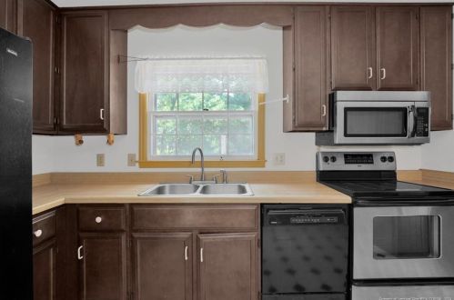 541 Hilliard Dr, Fayetteville NC  28311-2635 exterior