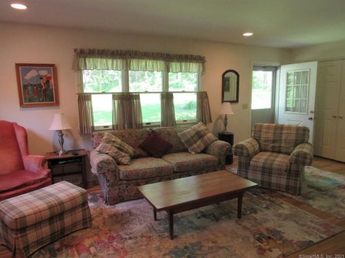 22 High Ridge Rd, Brookfield Center, CT 06804-3515