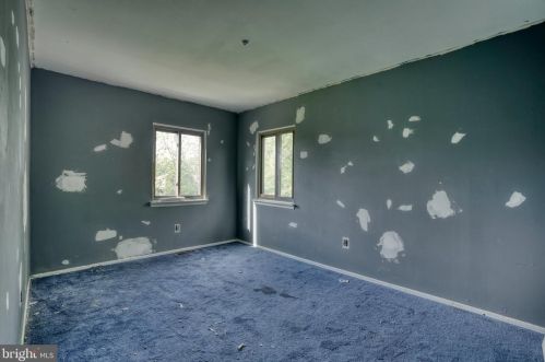 8 Maplewood Ct, West Deptford NJ  08066-2402 exterior