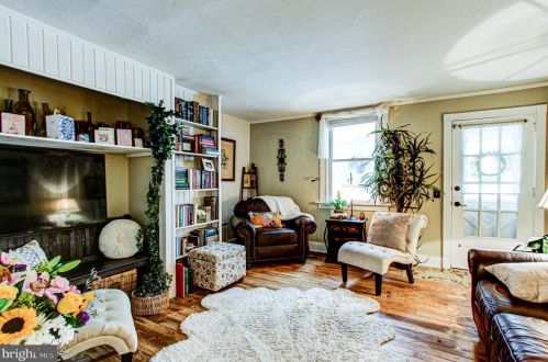 189 Oakland Ave, Gardenville PA  18901-4646 exterior