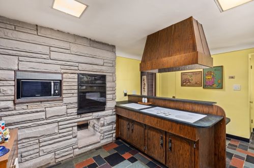 1562 Fairmont Dr, New Kensington PA  15068-5856 exterior