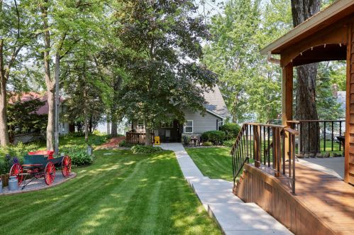 5375 Quaas Dr, West Bend WI  53095-8719 exterior