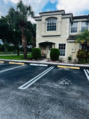 938 Summit Lake Dr, West Palm Beach, FL 33406-9111