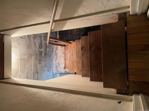 2562 Flint Ave, Bronx NY  10475-1004 exterior