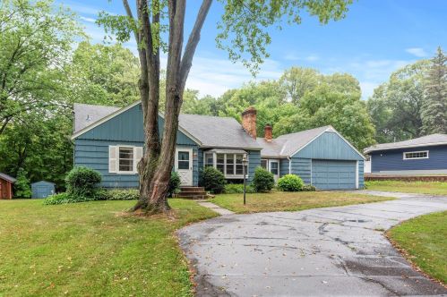 2100 Oakview Ln, Minneapolis, MN 55441-3943