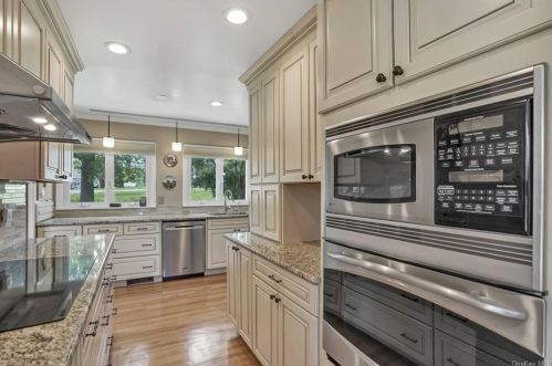 257 Osborne Hill Rd, Fishkill NY  12524-2510 exterior