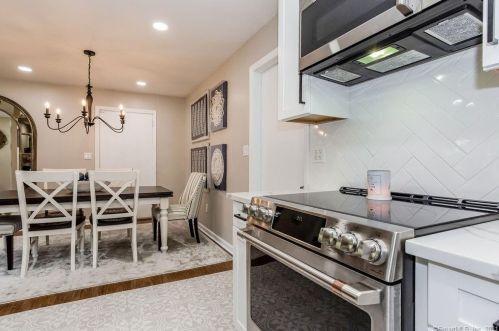 28 Talcott Rd, Glastonbury CT  06033-2919 exterior