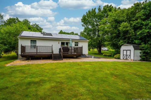 32 Salt Box Ln, Uncasville, CT 06382-2084
