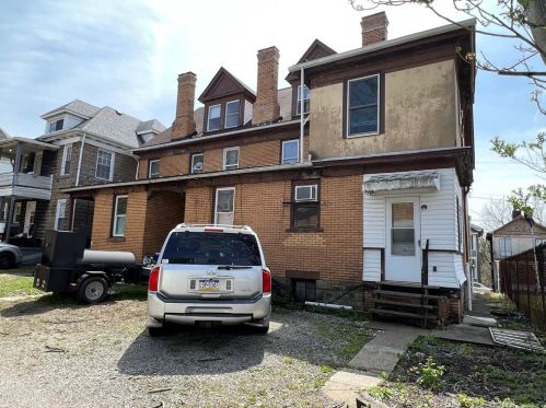 15 Cuyler Ave, Jeannette PA  15644-2218 exterior