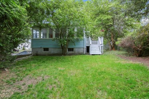 123 Woodland Dr, Milford CT  06460-5029 exterior