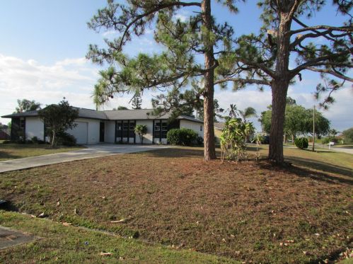 592 Todd Ave, Fort Pierce FL  34983-2981 exterior