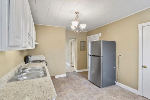 253 School St, Putnam CT  06260-2431 exterior