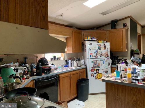 1002 Redwood Dr, Breinigsville PA  18031-1627 exterior